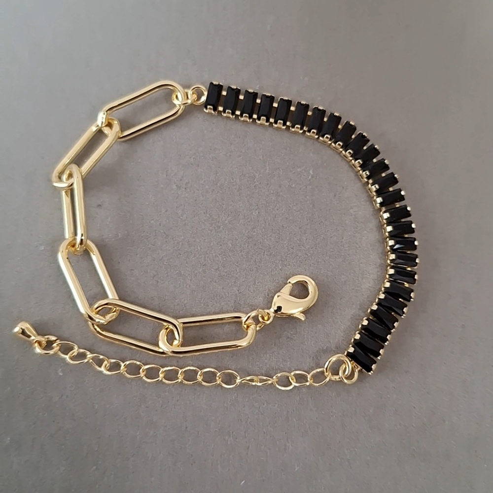 Black onyx baguette shape and paperclips link bracelet